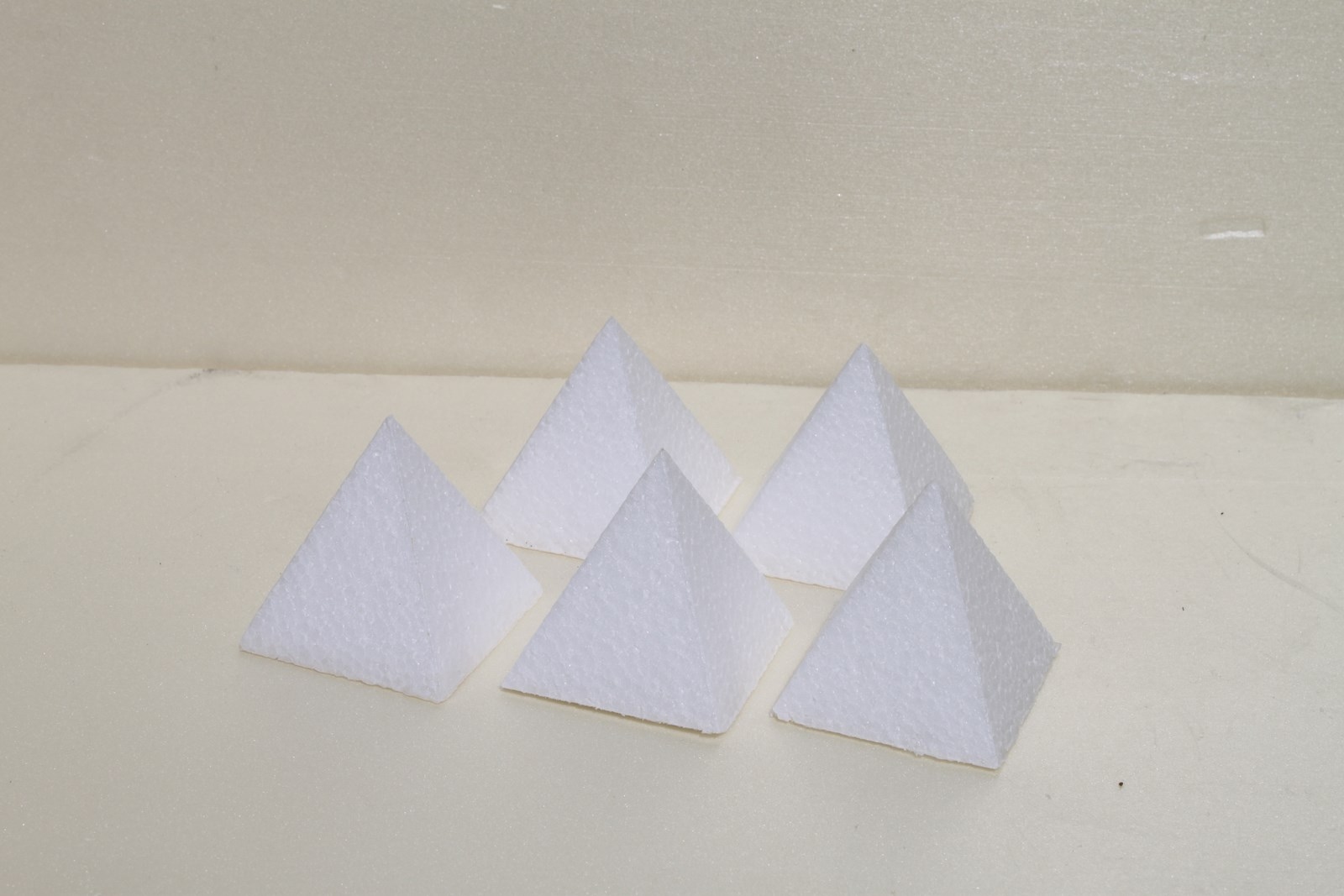 Mini pyramid cake dummies