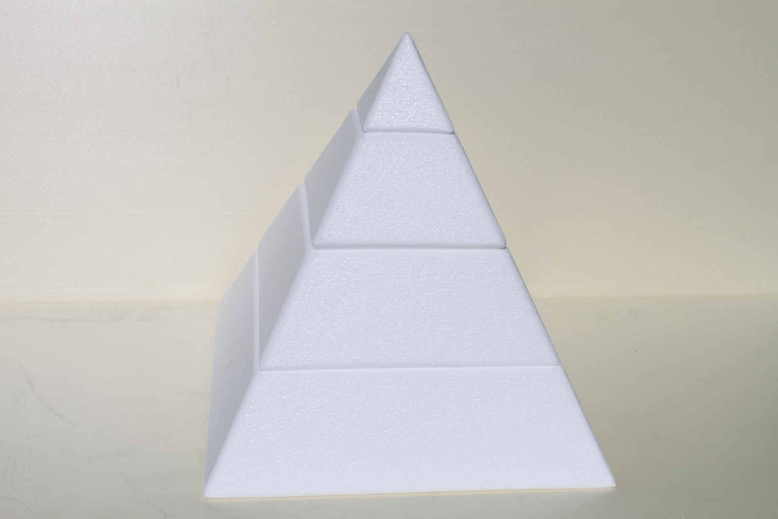 Pyramid cake dummies with straight edges of 10 cm high