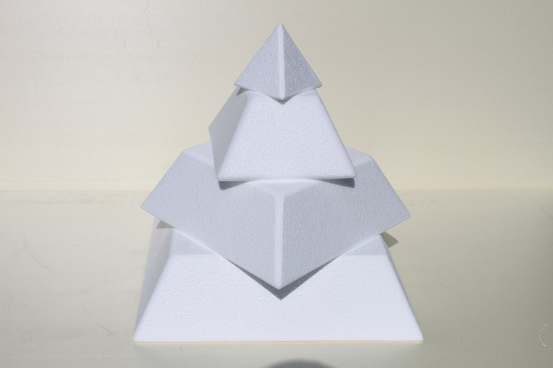 Pyramid cake dummies with straight edges of 10 cm high