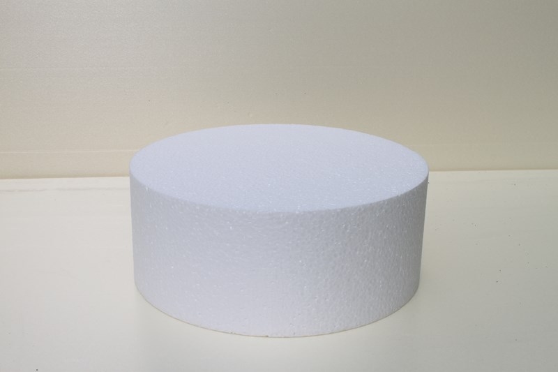 Round cake dummies with straight edges of 10 cm high