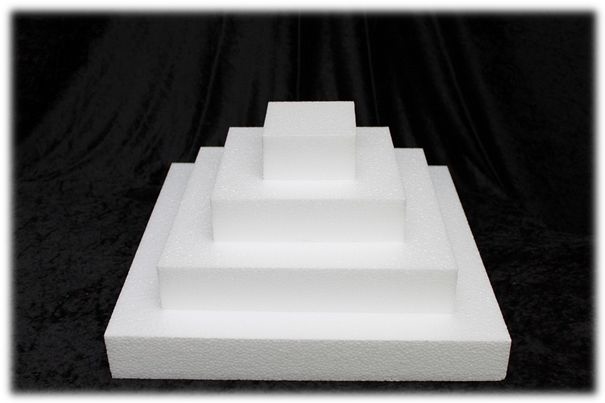 Square cake dummies with straight edges of 5 cm high